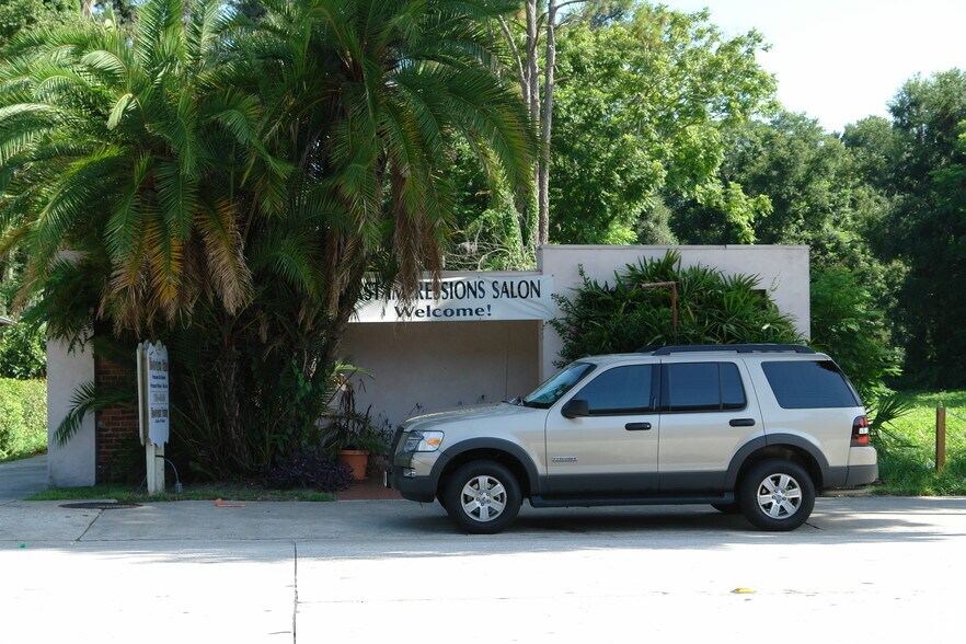 323 W New York Ave, Deland, FL for lease - Building Photo - Image 2 of 25