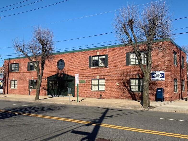 220 Mineola Blvd, Mineola, NY à louer - Photo du bâtiment - Image 1 de 8