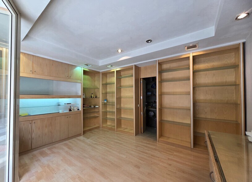 Retail in Elda for sale - Interior Photo - Image 3 of 15
