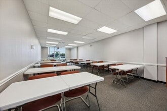 1001-1023 S Broadway St, La Porte, TX à louer Photo intérieure- Image 2 de 10