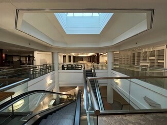 Plus de détails pour 200 Beaver Valley Mall, Monaca, PA - Commerce de détail à louer