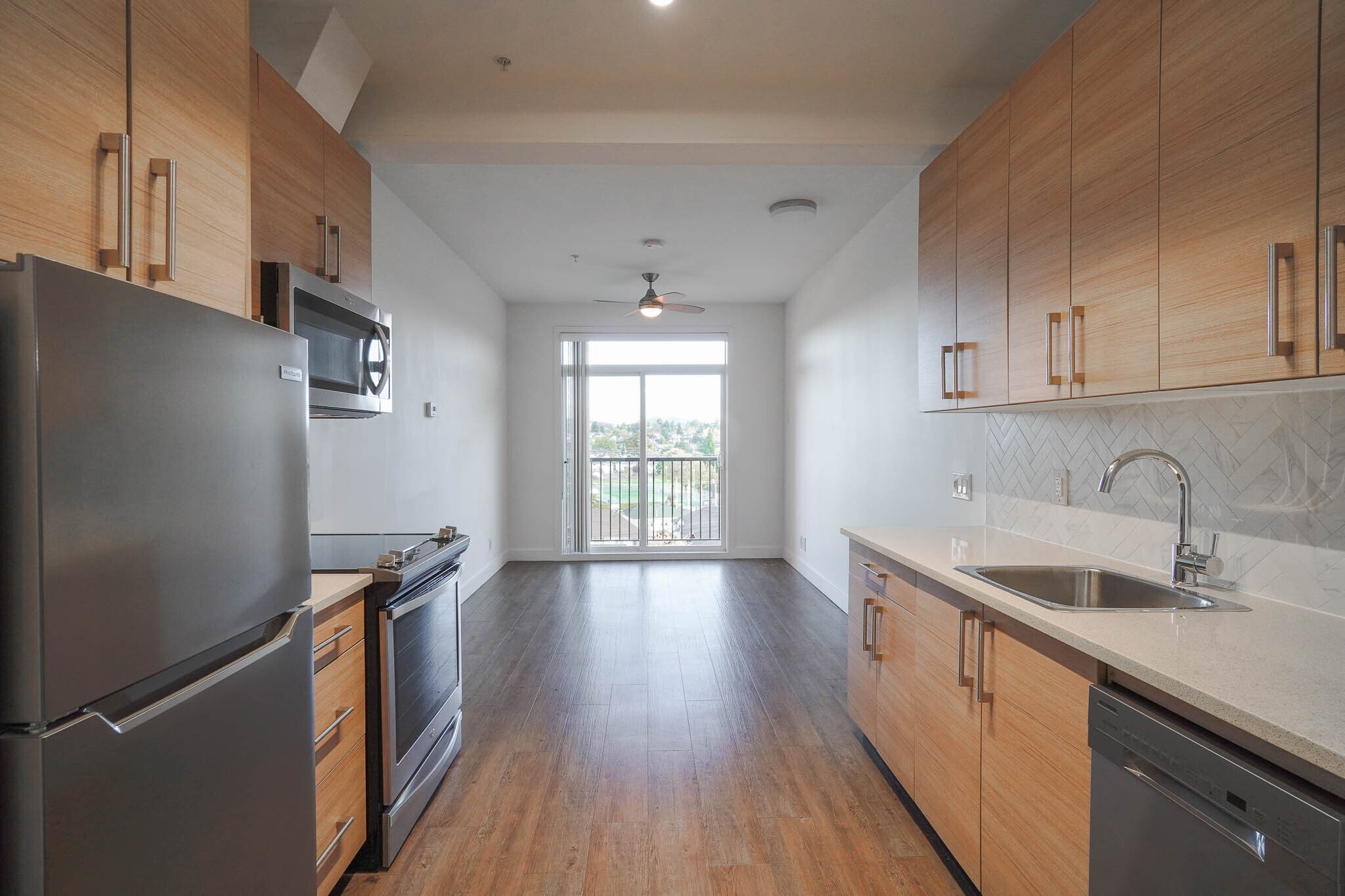 275 Burnside Rd W, Victoria, BC for sale Primary Photo- Image 1 of 27