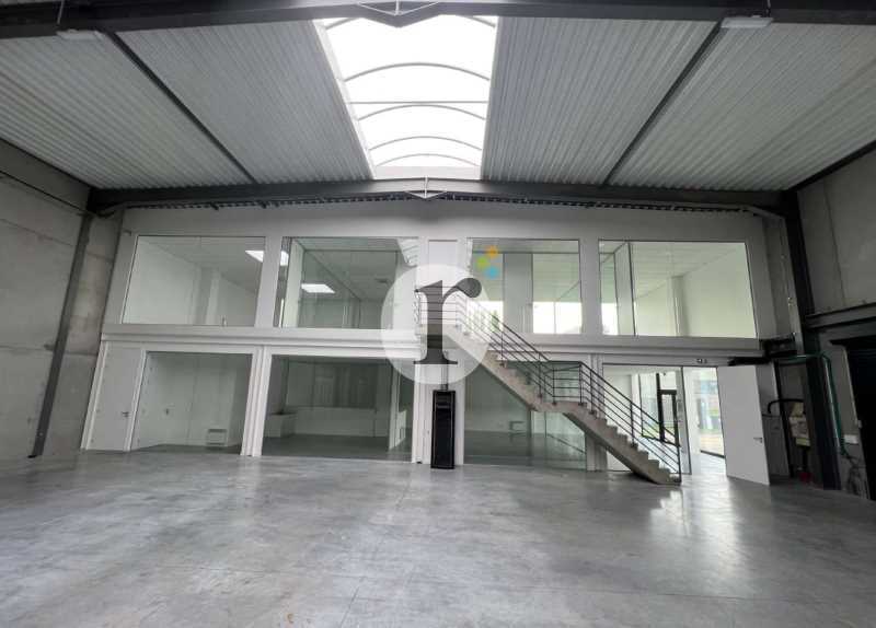 Flex in Roncq for lease Interior Photo- Image 1 of 12