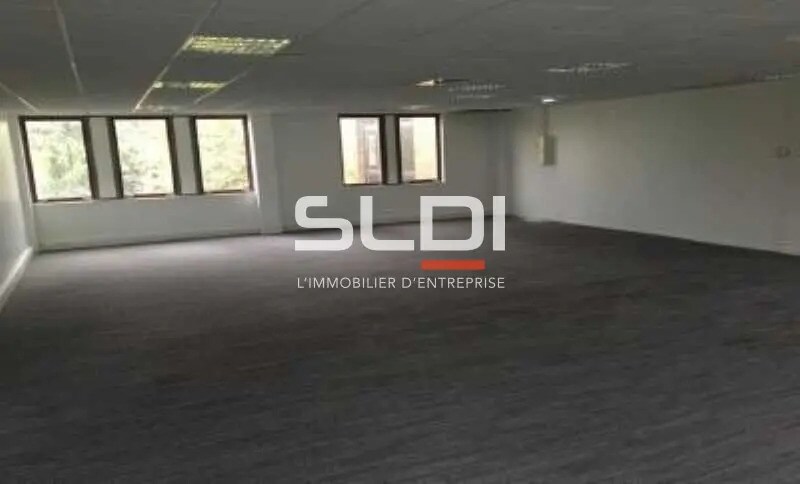 Office in Vénissieux for sale - Building Photo - Image 3 of 7