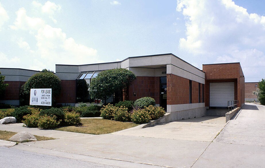 880 Lively Blvd, Elk Grove Village, IL à louer - Photo du bâtiment - Image 3 de 3