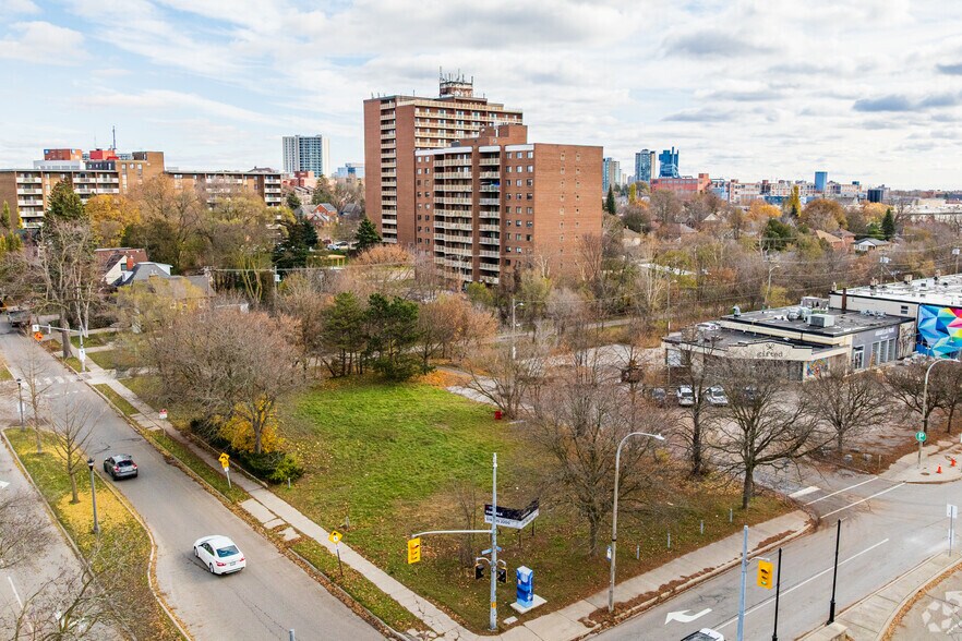 115 Union Blvd, Kitchener, ON à vendre - Aérien - Image 2 de 3