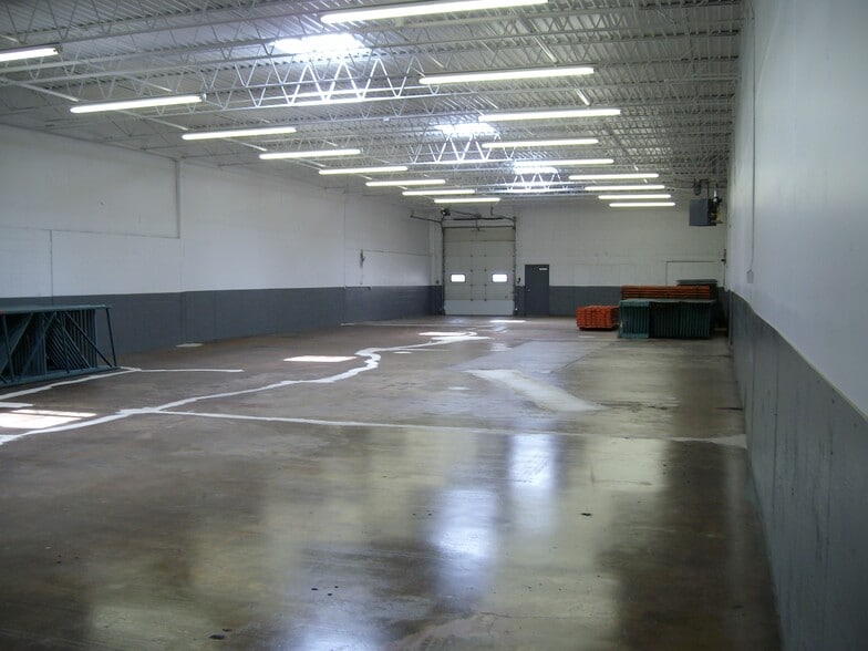 887-893 Pierce Butler Route, Saint Paul, MN for lease - Building Photo - Image 2 of 8