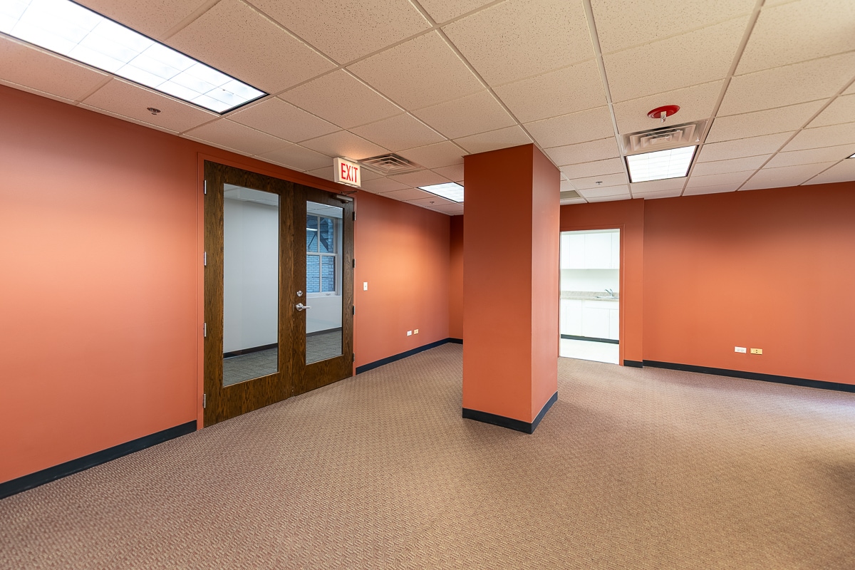 17 N State St, Chicago, IL for lease Interior Photo- Image 1 of 6