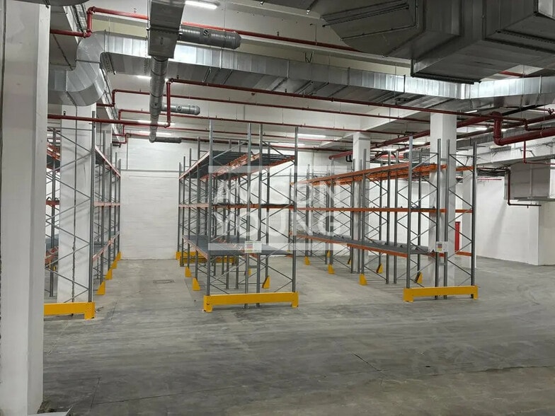 Flex in Paris for lease - Interior Photo - Image 1 of 4