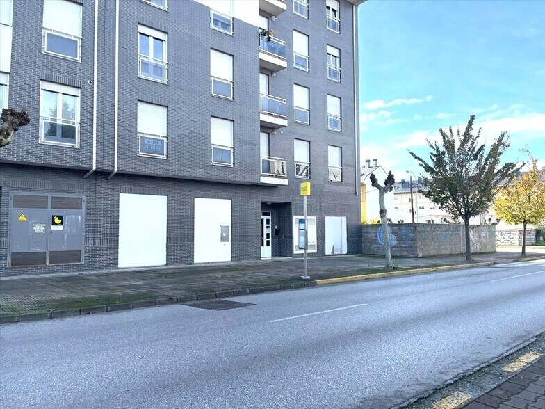 Retail in Ponferrada for sale - Building Photo - Image 2 of 9