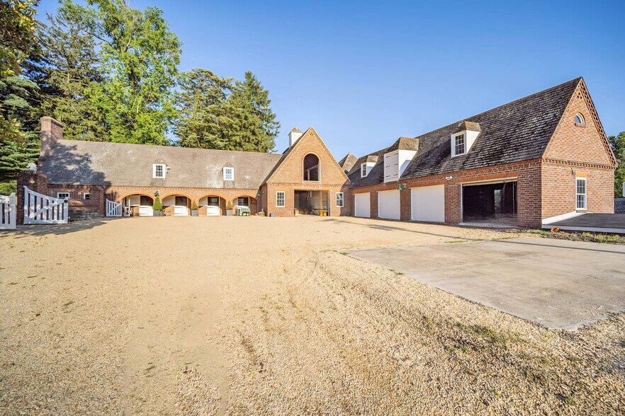 6220 Town Point Rd, Tracys Landing, MD à louer - Photo du bâtiment - Image 2 de 2