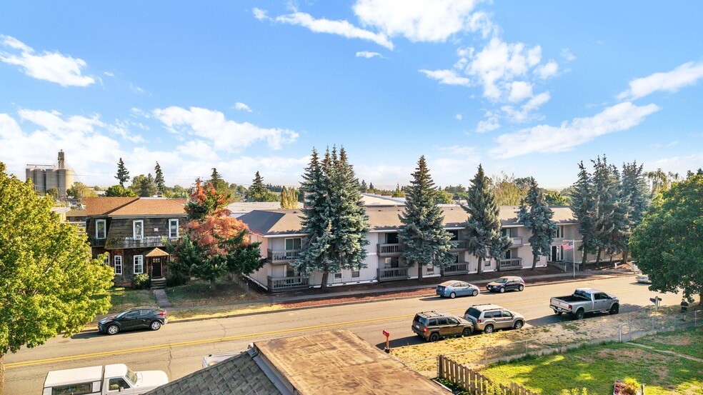 230 W Broadway St, Goldendale, WA for sale - Primary Photo - Image 1 of 37
