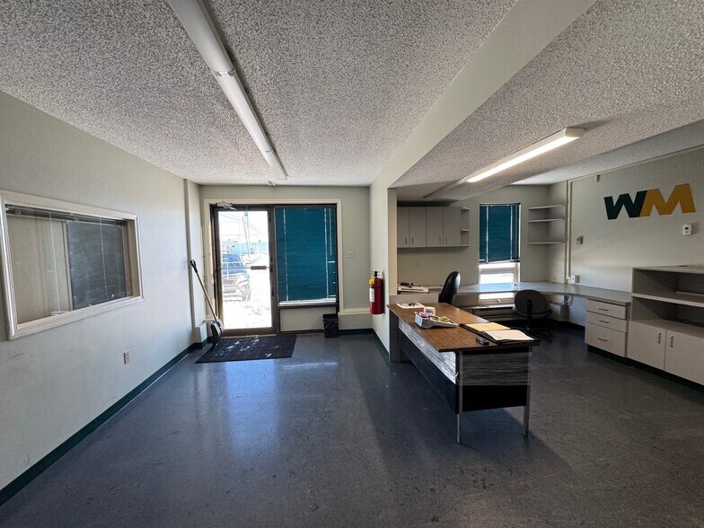 5104 42 Av, Lloydminster, SK à louer - Photo principale - Image 1 de 9