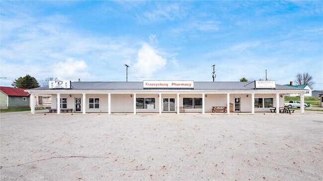 More details for 22 3rd st, Frazeysburg, OH - Retail for Sale