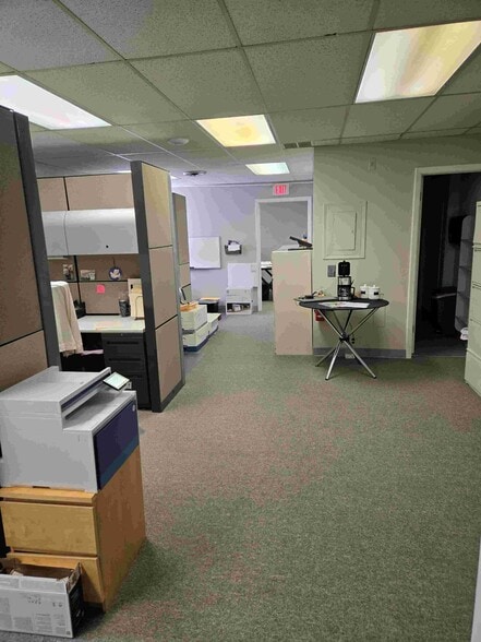 2241 Hilton Rd, Ferndale, MI for lease - Building Photo - Image 3 of 8