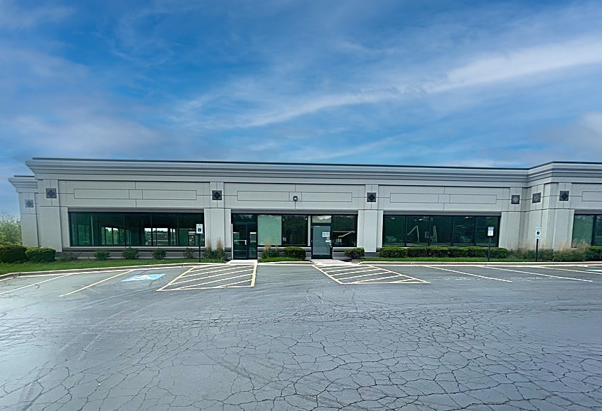 2130 Point Blvd, Elgin, IL à louer - Photo du bâtiment - Image 1 de 9