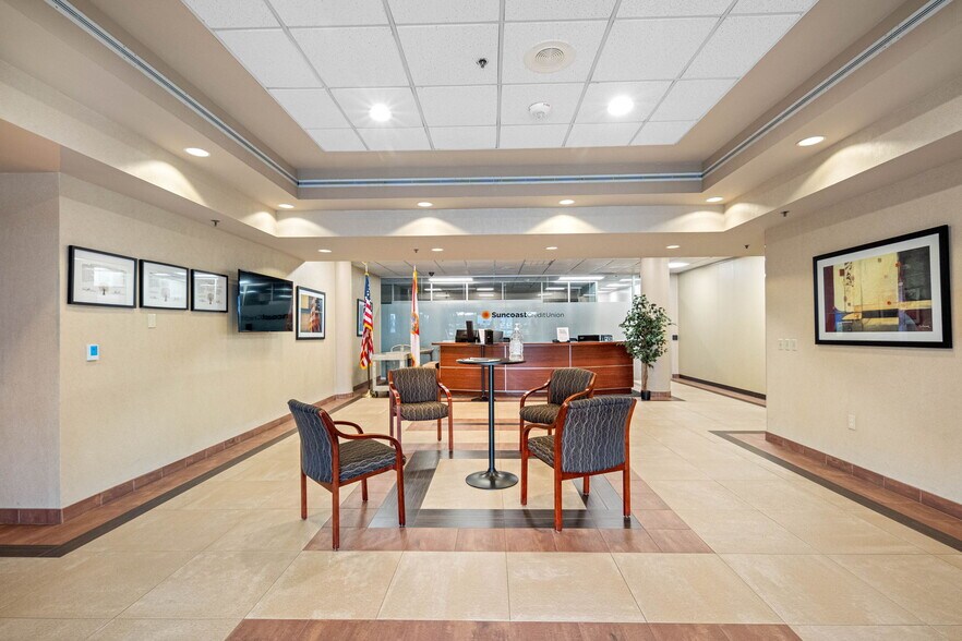 6801 E Hillsborough Ave, Tampa, FL à vendre - Photo intérieure - Image 3 de 126