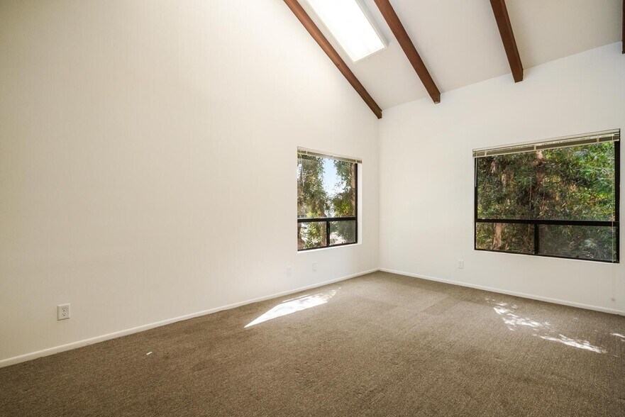 1765 Goodyear Ave, Ventura, CA à louer - Photo du bâtiment - Image 2 de 13