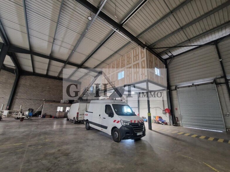 Industrial in Meaux for lease - Building Photo - Image 3 of 8