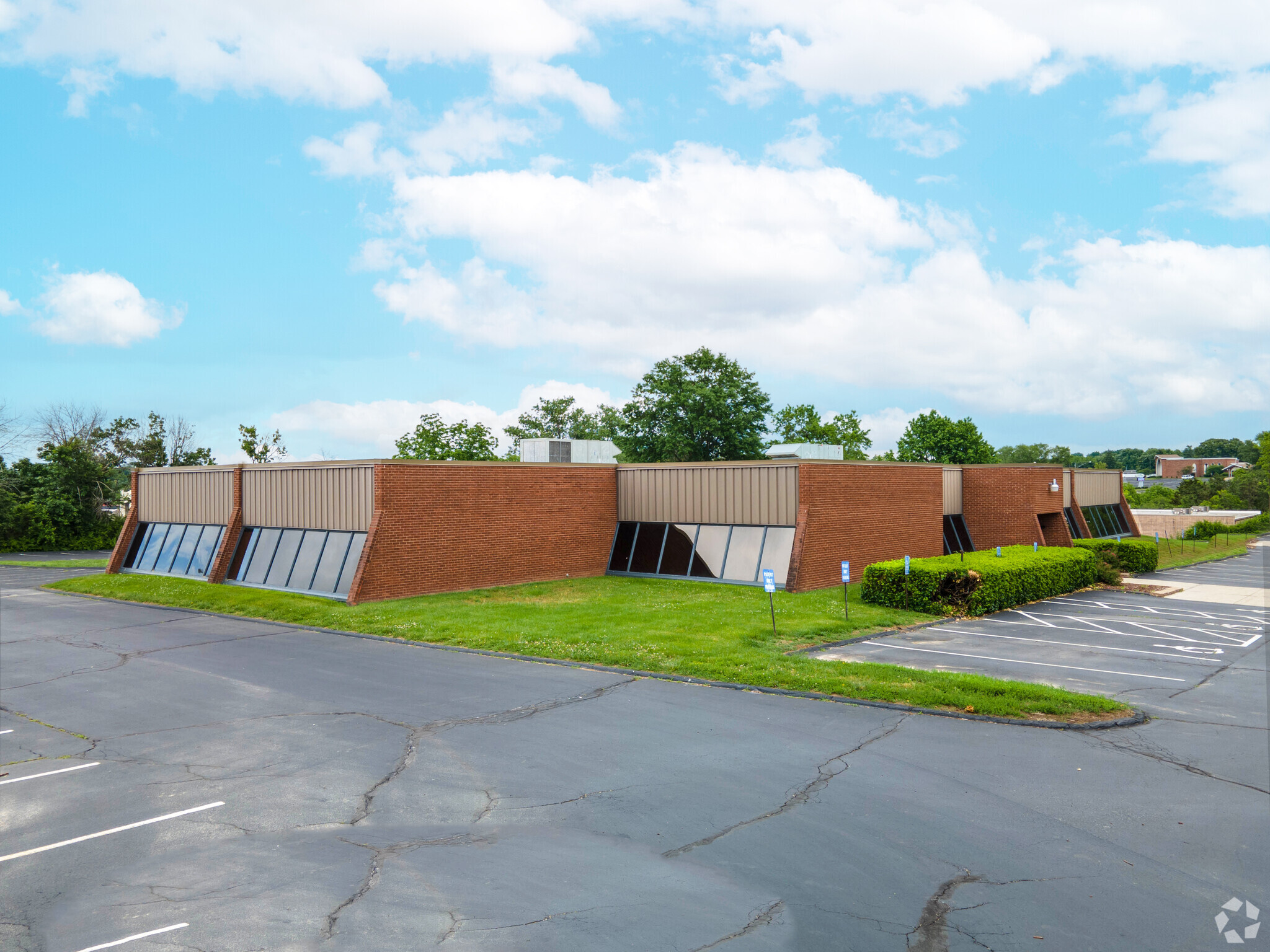 3394 Mckelvey Rd, Bridgeton, MO for lease Primary Photo- Image 1 of 13