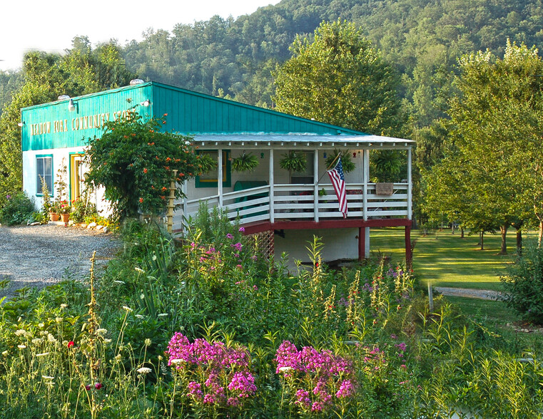 5995 Meadow Fork Rd, Hot Springs, NC for sale - Primary Photo - Image 1 of 1