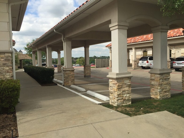 1813 Golden Trail Ct, Carrollton, TX à louer - Photo du bâtiment - Image 3 de 5