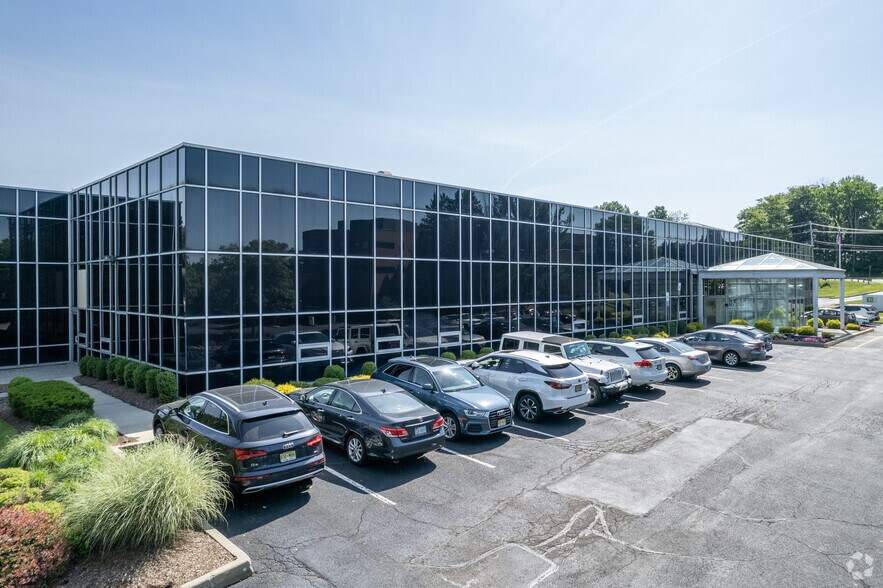 535 E Crescent Ave, Ramsey, NJ à louer - Photo du bâtiment - Image 2 de 5