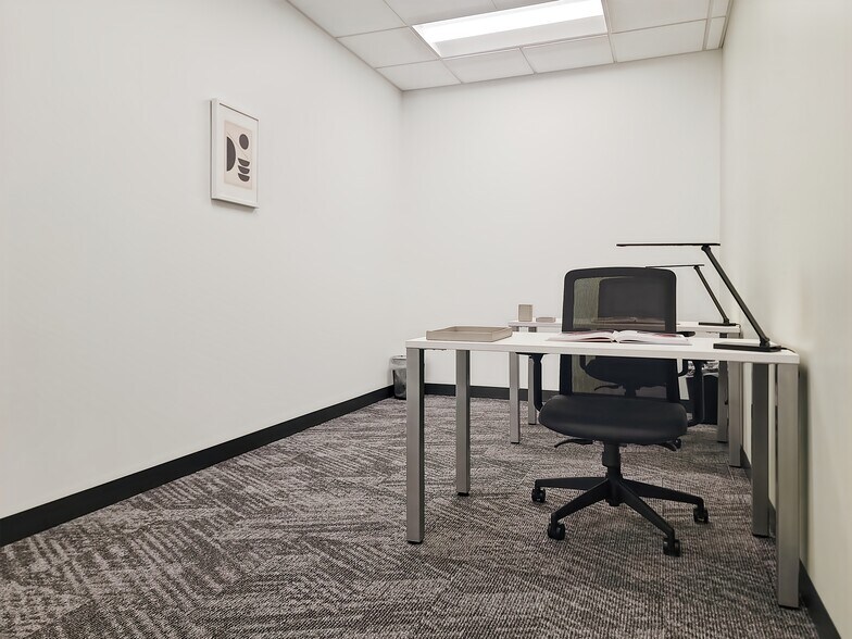 7095 S Ballpark Dr, Franklin, WI à louer - Photo du bâtiment - Image 1 de 12