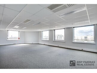 Plus de détails pour 1 Rue George Stephenson, Montigny-le-Bretonneux - Bureau à louer