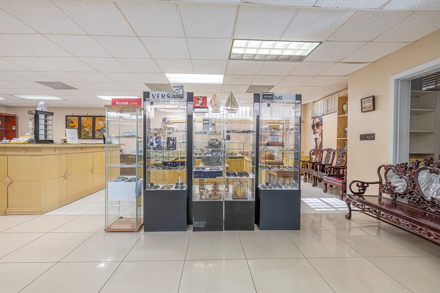 3221 Fannin St, Houston, TX for lease - Lobby - Image 2 of 22