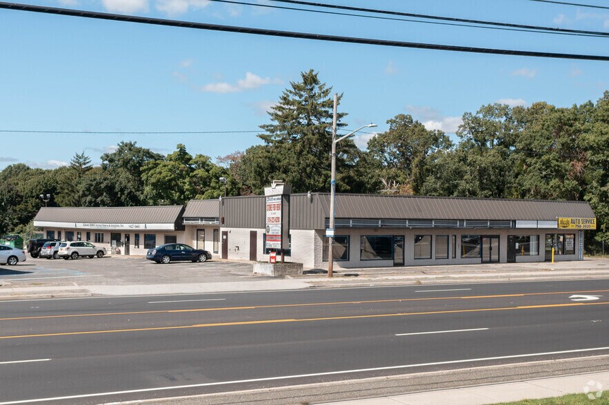 646 Route 112, Patchogue, NY à louer - Photo du bâtiment - Image 3 de 15
