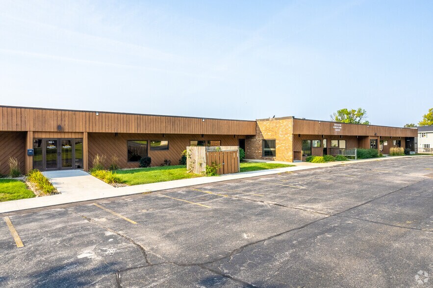 2600 72nd St, Urbandale, IA à louer - Photo du bâtiment - Image 3 de 12