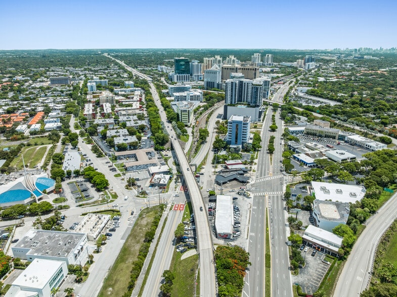 9711 SW 77th Ave, Miami, FL à vendre - Photo du bâtiment - Image 2 de 6