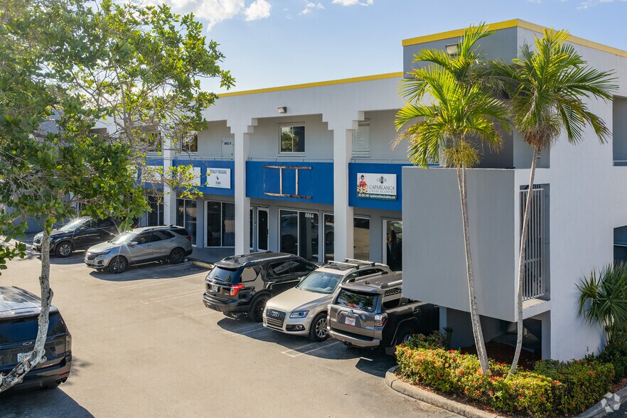 8830-8872 SW 129th Ter, Miami, FL à louer - Photo du bâtiment - Image 2 de 4