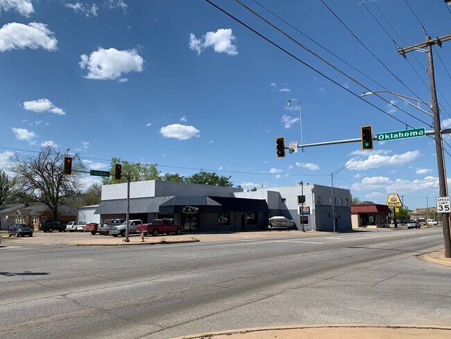 More details for 320 S Van Buren St, Enid, OK - Retail for Lease