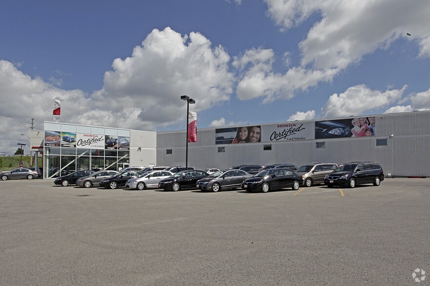 77 16th Ave, Richmond Hill, ON à louer - Photo du bâtiment - Image 2 de 2