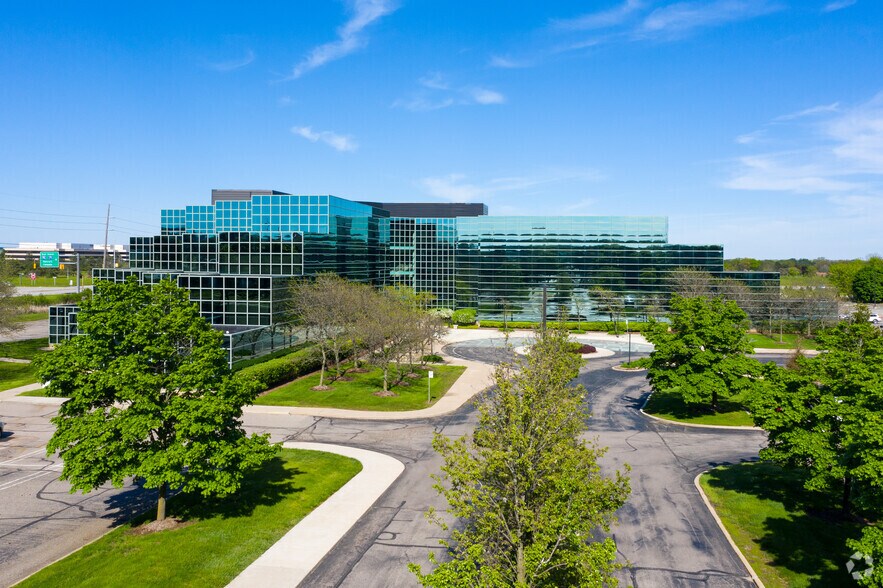 38777 W 6 Mile Rd, Livonia, MI à louer - Photo du bâtiment - Image 3 de 16