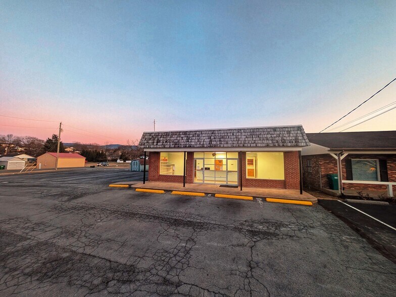 1208 E Main St, Luray, VA à vendre - Photo du bâtiment - Image 3 de 27