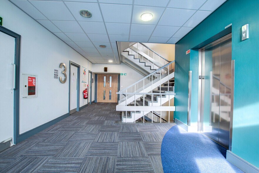 Regent Ctr, Gosforth à louer - Photo du bâtiment - Image 2 de 21