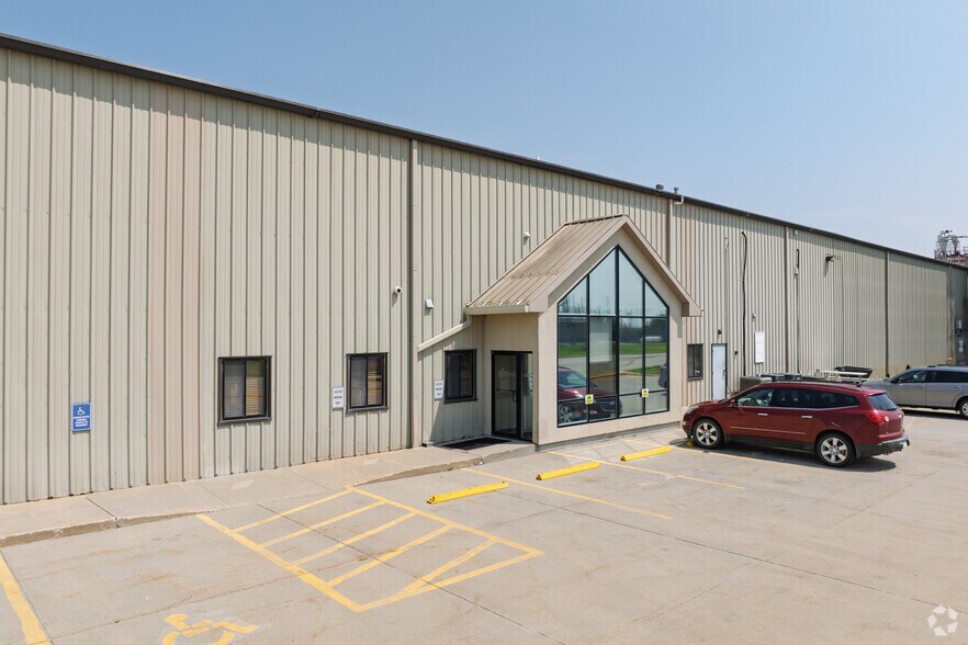 1210 N 14th St, Indianola, IA à vendre - Photo du bâtiment - Image 3 de 4