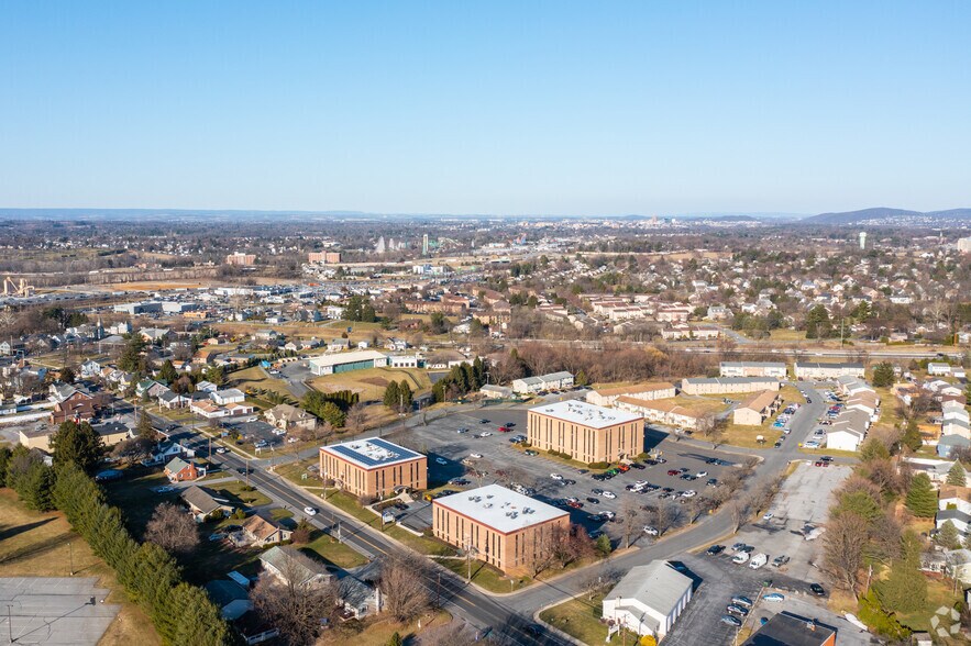 1011 N Brookside Rd, Wescosville, PA à louer - Aérien - Image 2 de 4