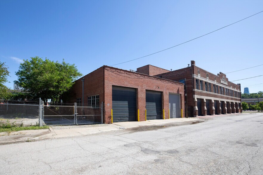 1512 W 14th St, Kansas City, MO à louer - Photo du bâtiment - Image 2 de 5