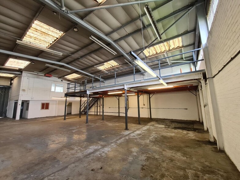 Lockwood Clos, Leeds for lease - Interior Photo - Image 3 of 22