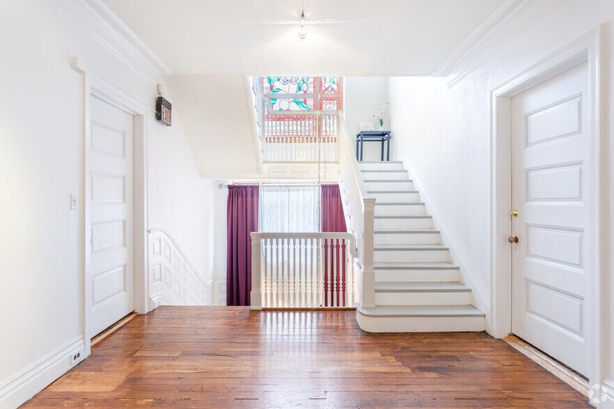 2921 E Jefferson Ave, Detroit, MI à louer - Photo intérieure - Image 3 de 11