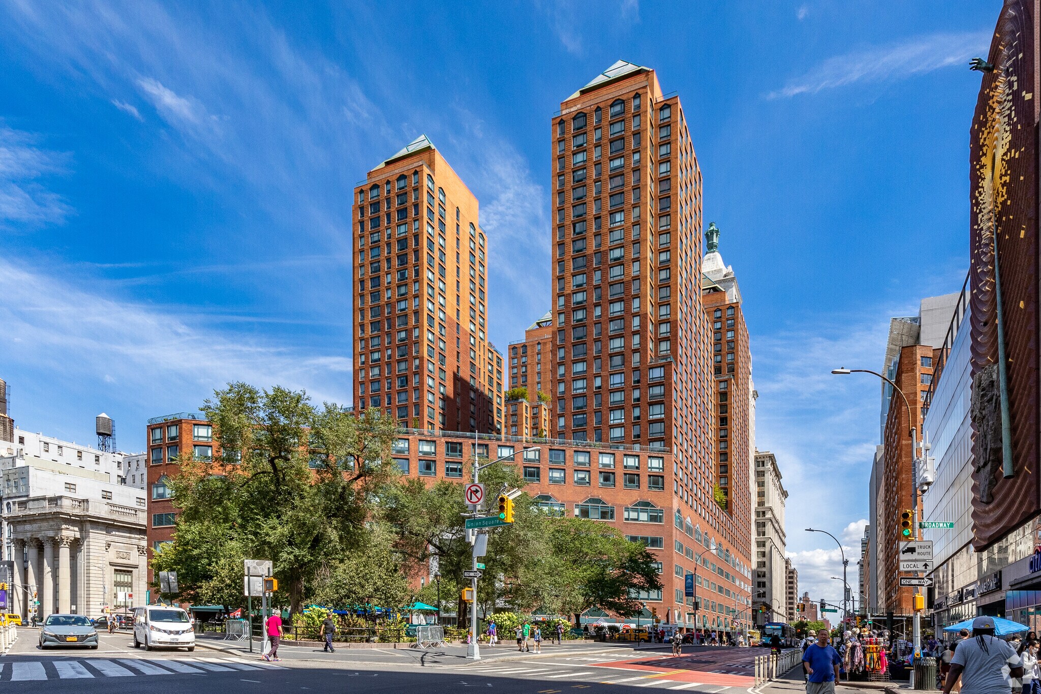 10 Union Sq E, New York, NY for lease Primary Photo- Image 1 of 12