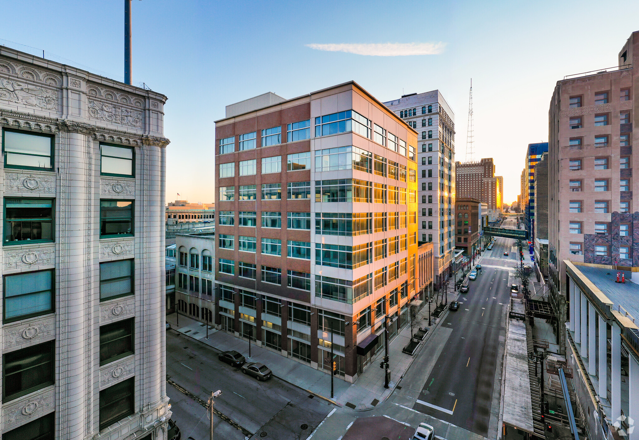 201-211 W Wisconsin Ave, Milwaukee, WI for sale Building Photo- Image 1 of 1