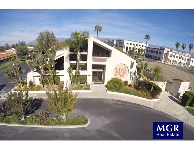 1421 E Cooley Dr, Colton, CA à louer - Photo du bâtiment - Image 2 de 7