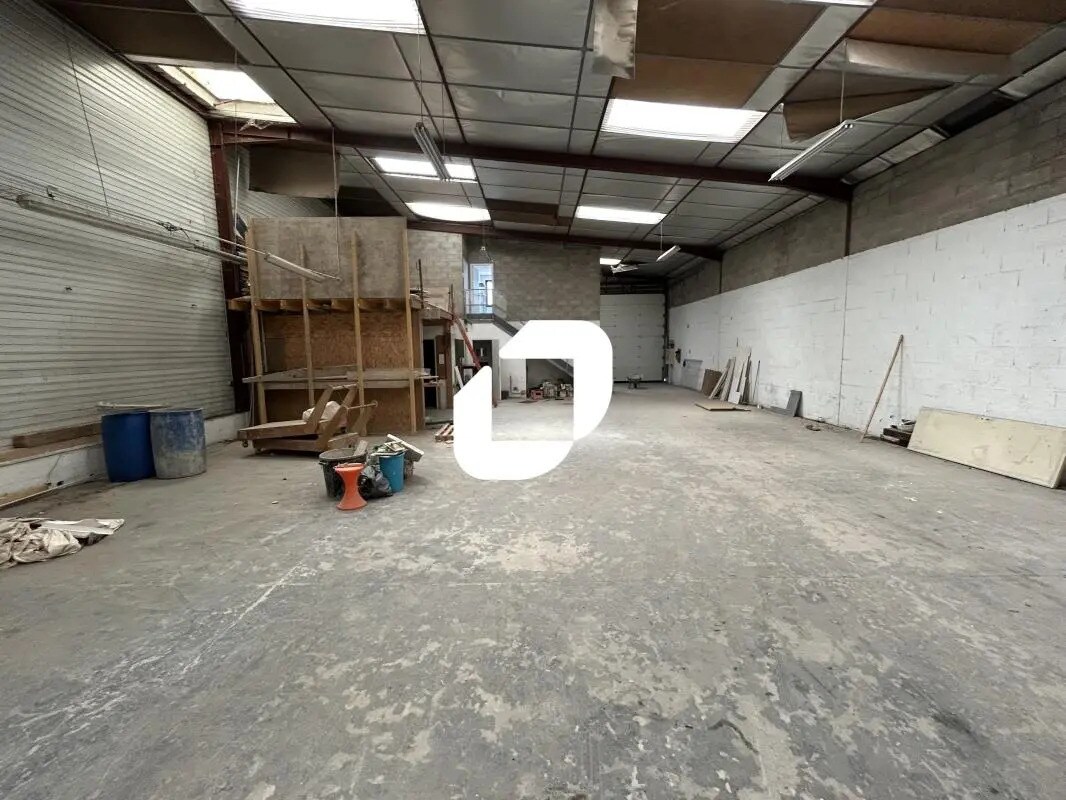 Flex in Vaux-le-Pénil for lease Building Photo- Image 1 of 7