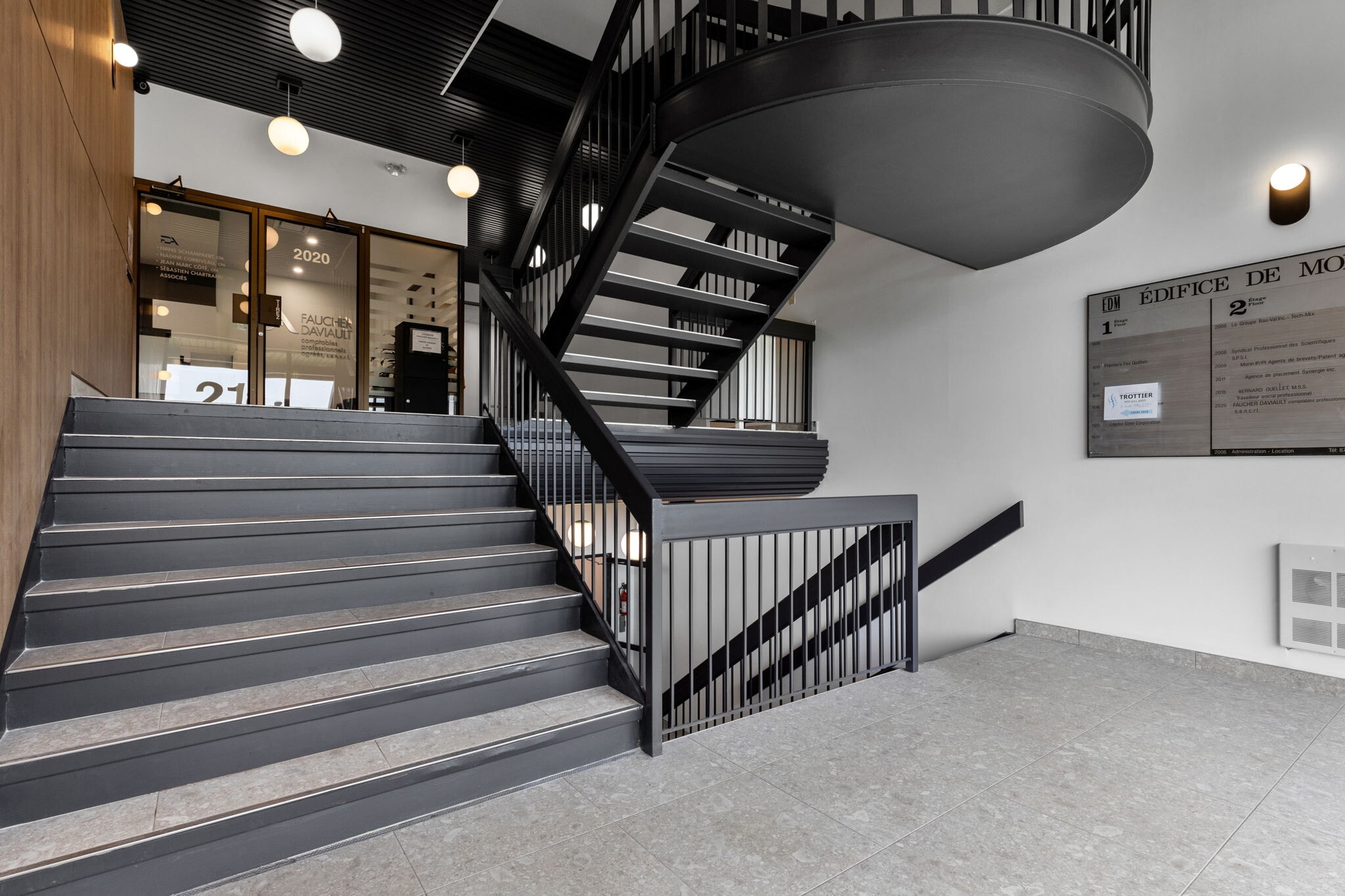 210 Boul De Montarville, Boucherville, QC for lease Interior Photo- Image 1 of 8