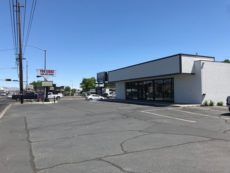 302 W Nob Hill Blvd, Yakima, WA à louer - Photo du bâtiment - Image 2 de 16